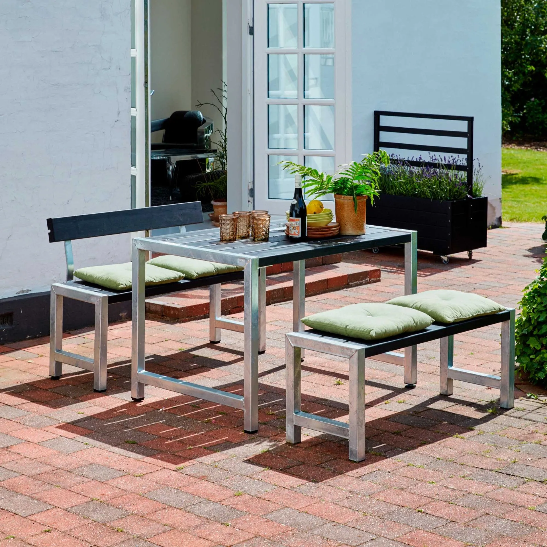 PLUS CAFE PLANKESÆT 127CM SORT BORD+2 BÆNKE MED RYGLÆN USAMLET 5 PLUS CAFE PLANKESÆT 127CM SORT BORD+2 BÆNKE MED RYGLÆN USAMLET - Billede 3