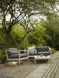 SKAGERAK VIRKELYST LOUNGESOFA TEAK MED MØRKEGRÅ HYNDER 142X83X65CM 7 SKAGERAK VIRKELYST LOUNGESOFA TEAK MED MØRKEGRÅ HYNDER 142X83X65CM -Haveindretning Butik 2154926 9130262 SKAGERAK VIRKELYST LOUNGESOFA