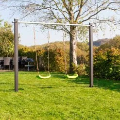 PLUS GYNGESTATIV INKL.2 GRØNNE GYNGESÆDER MED STÅLOVERLIGGER SORT 9X210X264CM -Haveindretning Butik 2162327 2159162 1